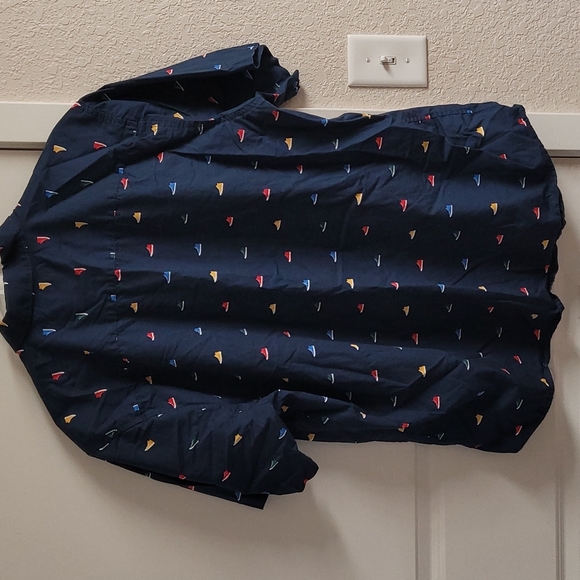 Haggar XXL Sneaker 👟 print on navy color button up. - Picture 6 of 7